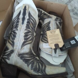 Women's Western Cowboy Boots - Black and Cream